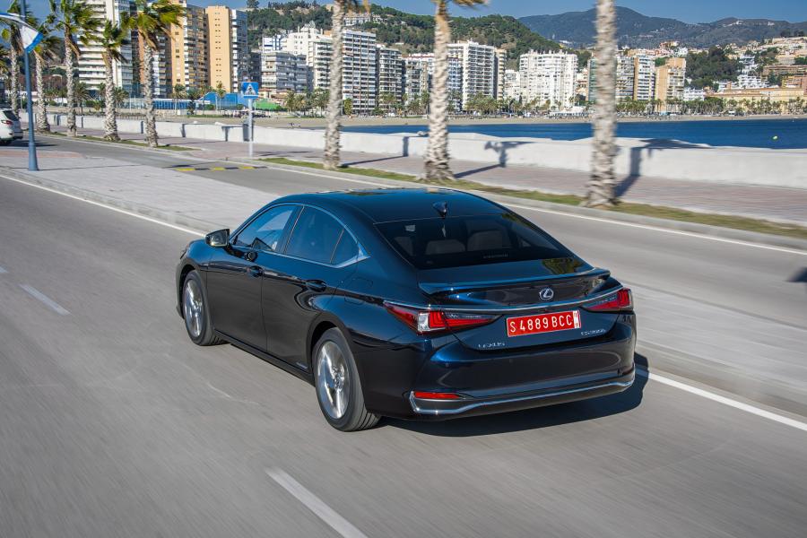  Lexus ES300h 2018 года  (WW) (фото 67 из 71)